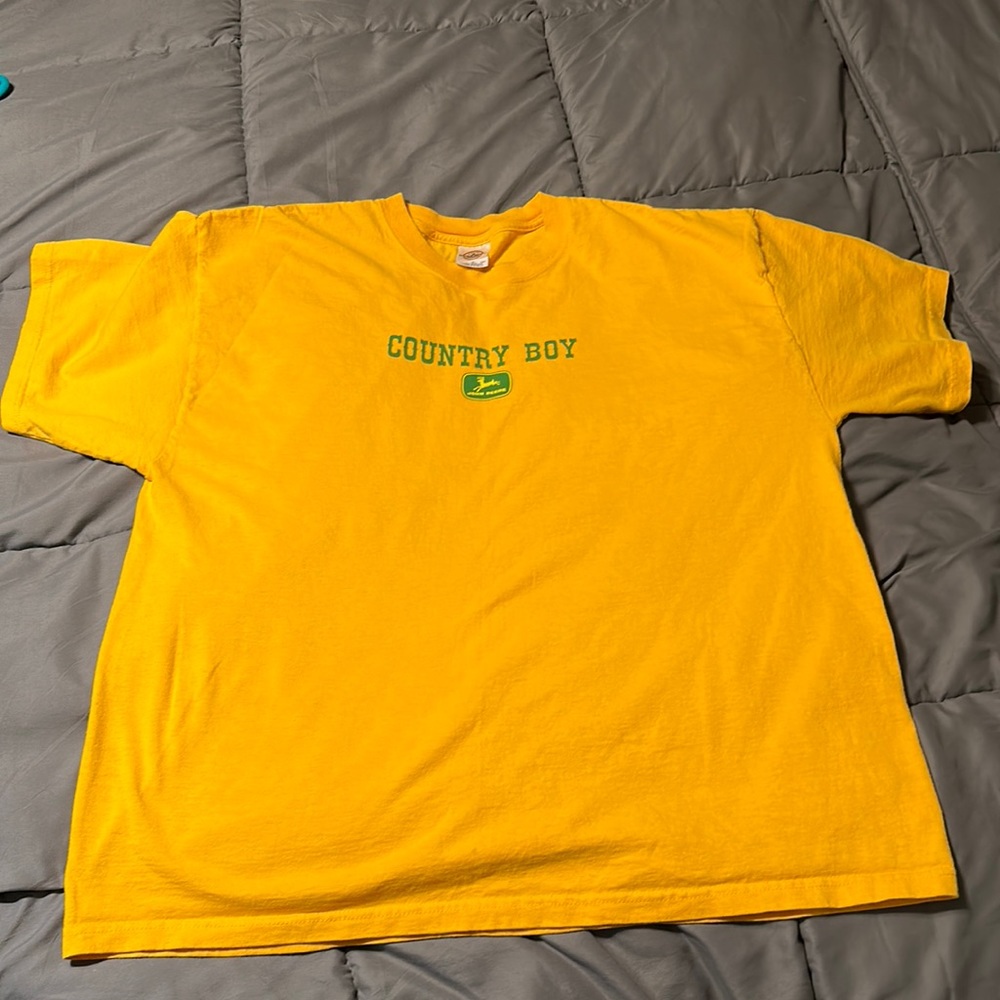 Used lot of 2 t-shirt’s.  John Deere T-shirt. Size XL, Carhartt T-shirt xl
